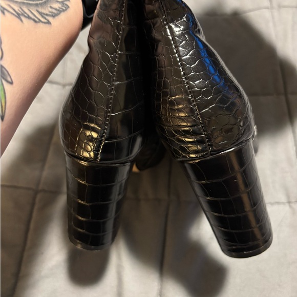 CATHERINE MALANDRINO Black Heeled Boots with Crocodile Texture Size 8.5 - Picture 3 of 8